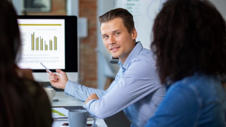 presenting-sales-pitch-storytelling-importance