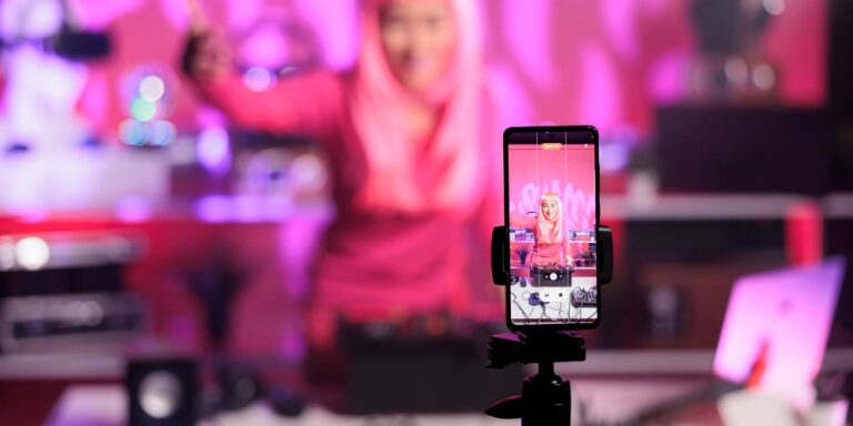 Influencer-marketing-targeting-audience