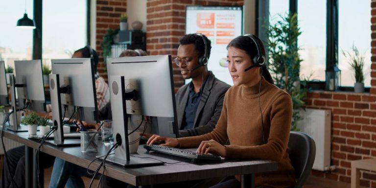 customer-service-vs-customer-experience