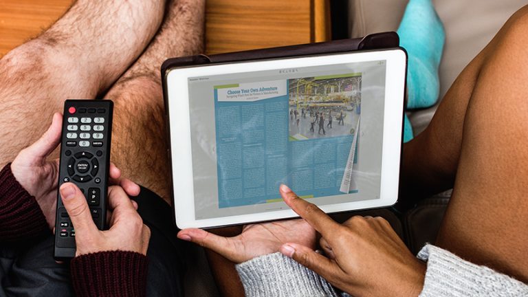 reading-organization-news-on-a-tablet